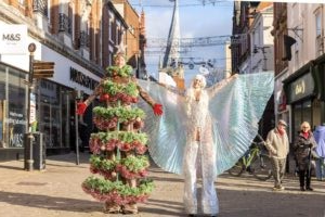 Amazing Christmas Themed Performers on Stilts